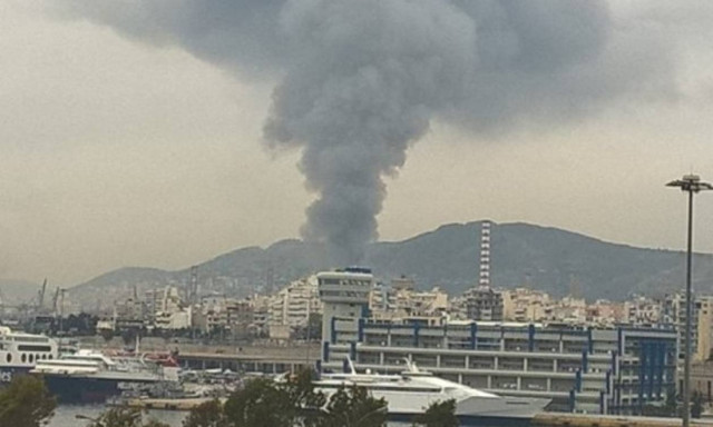 Φωτιά σε πλοίο στην επισκευαστική ζώνη του Κερατσινίου