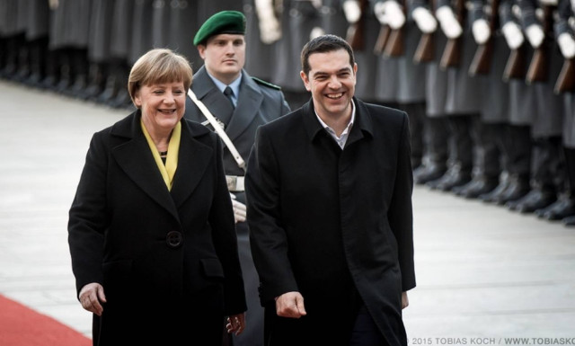 Βερολίνο: Η υποδοχή Μέρκελ στον Τσίπρα (Video)