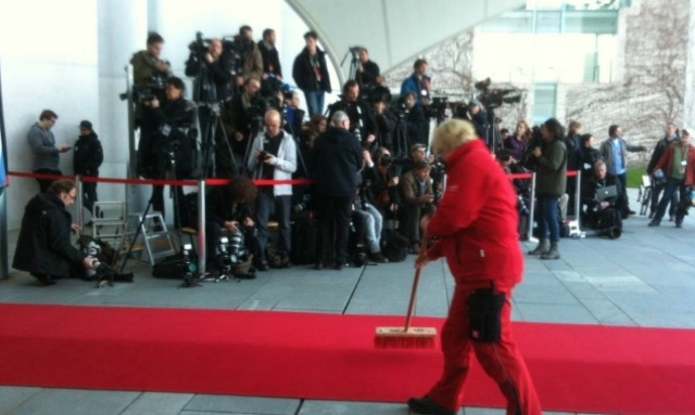 Συνάντηση Μέρκελ – Τσίπρα: Το Newsbomb.gr στην καγκελαρία (photos)