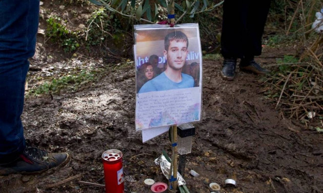 Τριαντάφυλλα κατέθεσε ο Κουρουμπλής στο σημείο που βρέθηκε ο Βαγγέλης (photo)