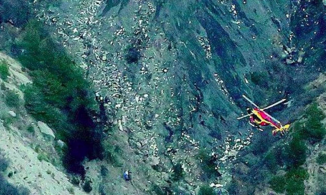 Πτώση αεροπλάνου: Βρέθηκε το ένα από τα δύο μαύρα κουτιά (video)