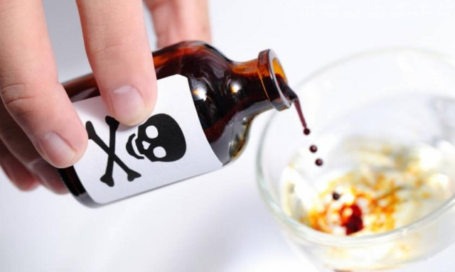 Πήγε να δηλητηριάσει τη μητέρα της... για ένα κινητό