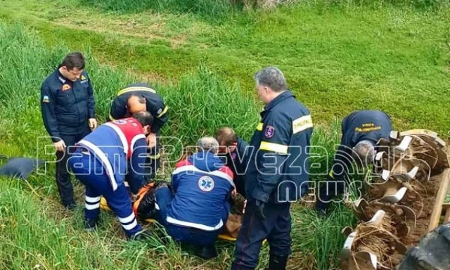 Φιλιππιάδα: Ηλικιωμένος καταπλακώθηκε από το τρακτέρ του (photos)
