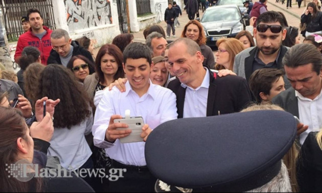 Βαρουφάκης: Να είστε μαζί μας και μετά τη ρήξη (video)