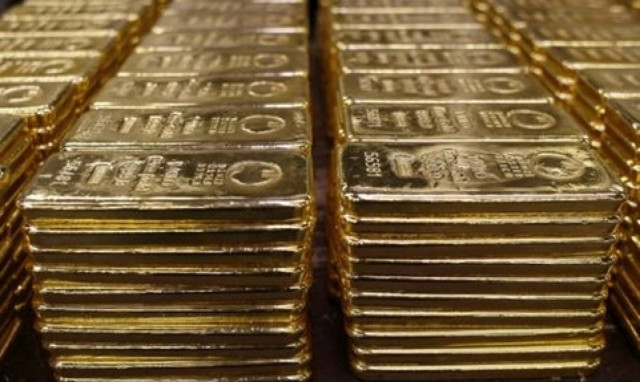 Έκρυβε 18 ράβδους χρυσού μέσα σε κάλτσες