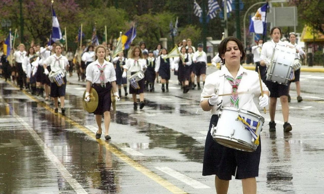 Με βροχές και καταιγίδες οι εορτασμοί για την 25η Μαρτίου
