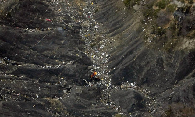 Πτώση αεροπλάνου: Δύο διάσημοι τραγουδιστές ανάμεσα στα θύματα (photos)