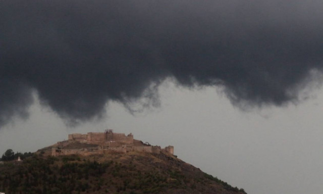 Δεν λέει να έρθει η άνοιξη… Καταιγίδες και σήμερα Πέμπτη σε όλη τη χώρα (pics)