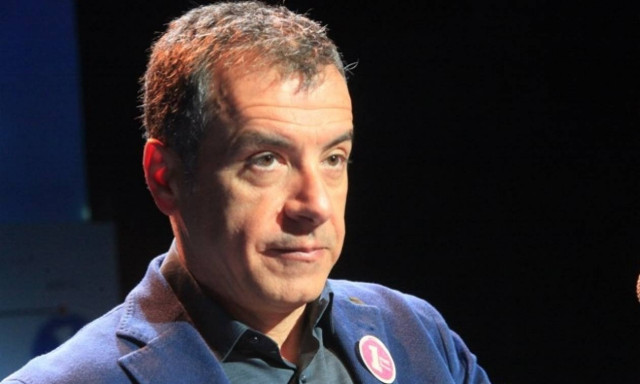 Θεοδωράκης για Γιακουμάκη: Είναι θύμα μιας παρέας τσαμπουκάδων