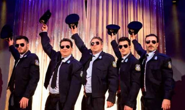 Άντρες έτοιμοι για όλα: Οι παραστάσεις συνεχίζονται μετά το Πάσχα