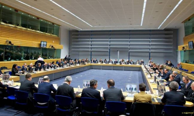 Bloomberg:  Καθοριστική η Δευτέρα για την Ελλάδα