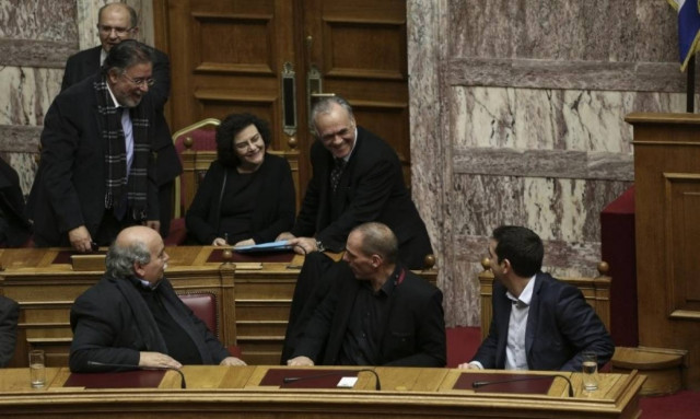 Σφίγγει ο κλοιός για την κυβέρνηση - Πέντε ημέρες προθεσμία