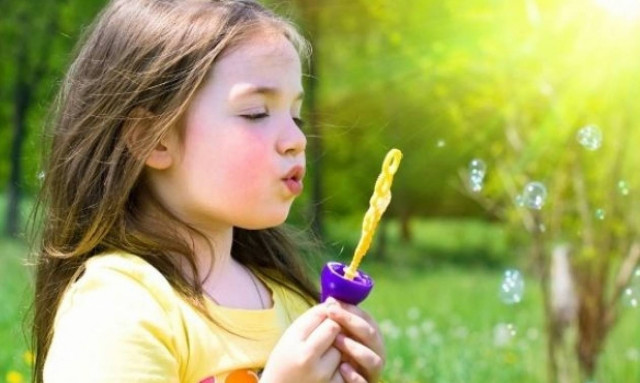 Με ποιον τρόπο επηρεάζουν τα παιχνίδια την ανάπτυξη ενός παιδιού;