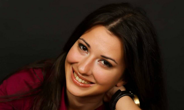 Η βραβευμένη πιανίστρια Μαρία Κοτρότσου εντυπωσίασε το Παρίσι! (pics)