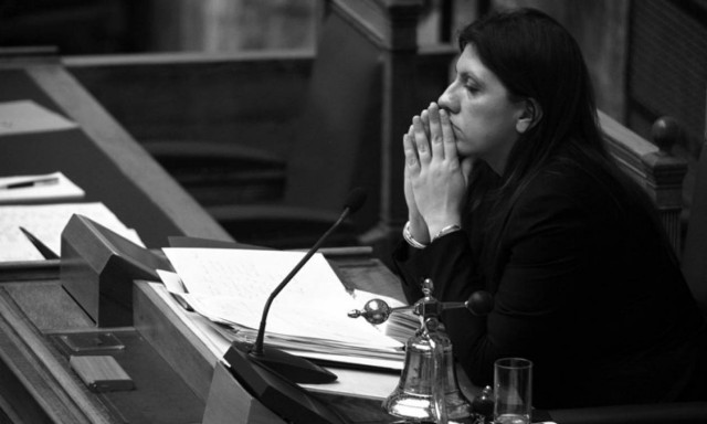 Γκάλοπ: Συμφωνείτε με τον τρόπο που ασκεί τα καθήκοντά της η Ζωή Κωνσταντοπούλου;