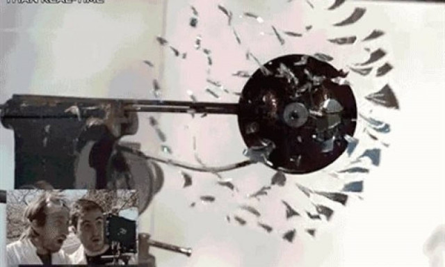 Tι παθαίνει ένα CD σε υψηλές στροφές (video)