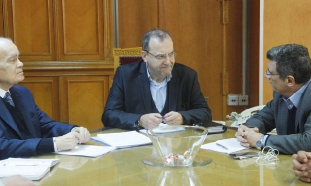 Στρατούλης: Δεν θα θιγούν θεμελιωμένα δικαιώματα εργαζόμενων μητέρων