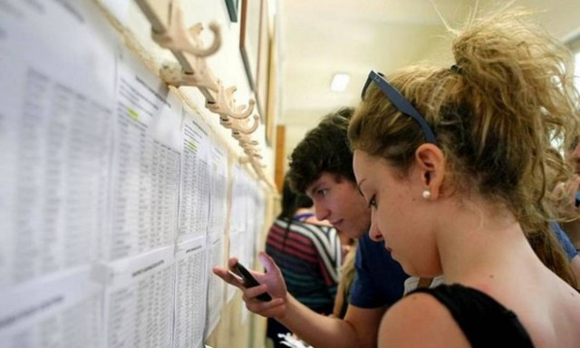 Πανελλήνιες εξετάσεις 2015: Σε ποιες σχολές θα εκτοξευθούν οι βάσεις