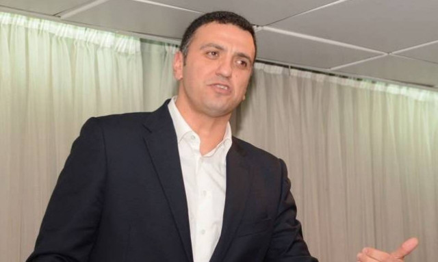 Κικίλιας: Ξέφραγο αμπέλι η χώρα