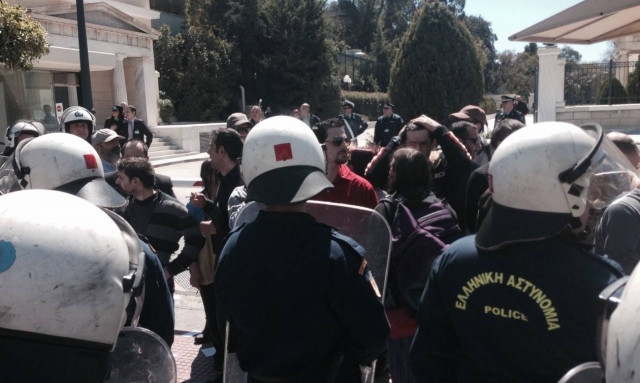 Το βίντεο της εισβολής αντιεξουσιαστών στη Βουλή