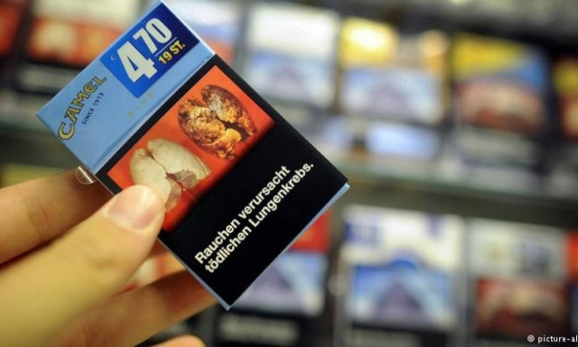 DW: Ουδέτερη συσκευασία στα τσιγάρα από το 2016
