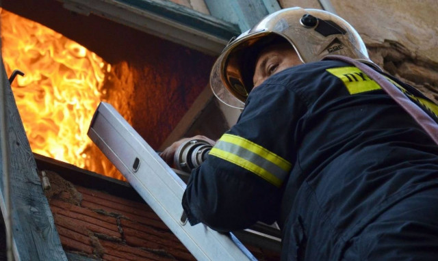 Ταύρος: Πυρκαγιά σε εργοστάσιο τα ξημερώματα