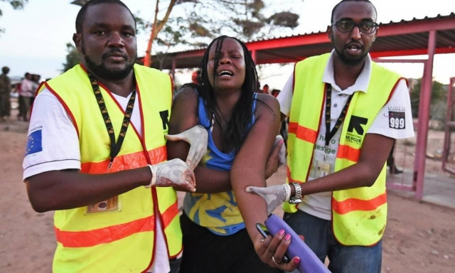 Θέσεις των ισλαμιστών βομβαρδίζει η Κένυα μετά το μακελειό στο πανεπιστήμιο