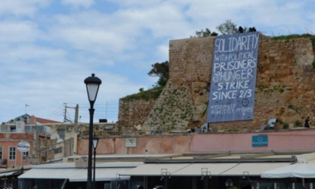 Χανιά: Αντιεξουσιαστές κατέλαβαν το Δημαρχείο