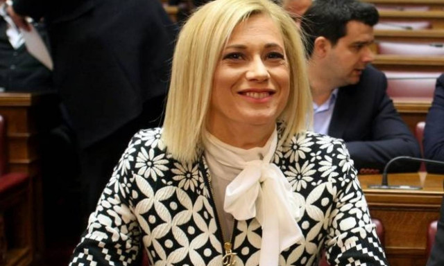 Μακρή: Δεν μπορεί πολίτες να πεινούν και να φορολογούνται για άχρηστους εξοπλισμούς