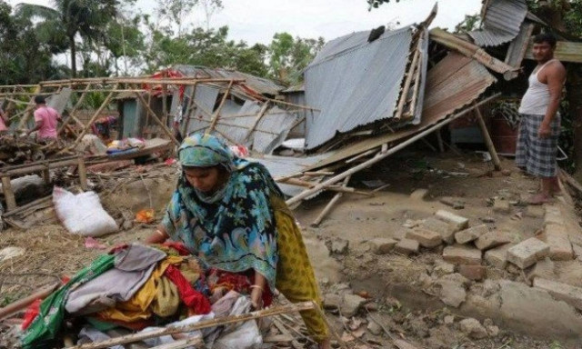 Μπανγκλαντές: Δεκάδες νεκροί και τραυματίες από την κακοκαιρία