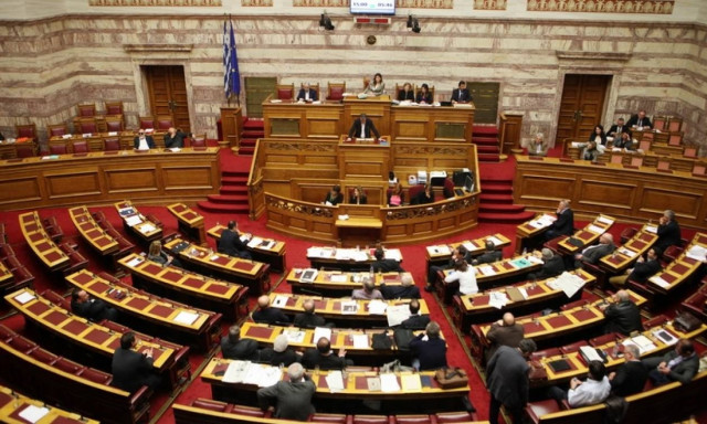 Πέρασε από τη Βουλή η σύσταση της εξεταστικής επιτροπής για τα μνημόνια