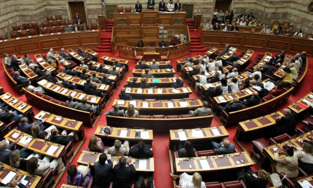 Στη Βουλή αντί για την εκκλησία