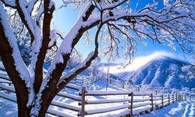 Πάσχα με Χριστουγεννιάτικο καιρό - Χιονίζει στη Φθιώτιδα