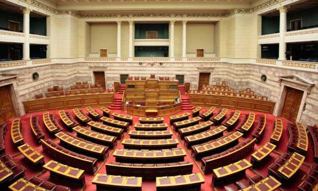 Αντιπαράθεση στη Βουλή για την ανάθεση των 500 εκατ. δολαρίων για αεροσκάφη