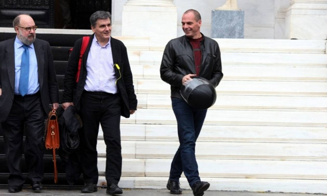 Στο Παρίσι μεταβαίνουν Βαρουφάκης – Τσακαλώτος