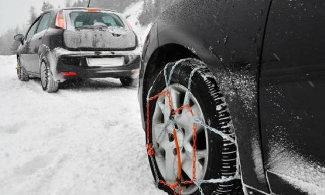 Απαραίτητες οι αντιολισθητικές αλυσίδες από και προς τα Καλάβρυτα