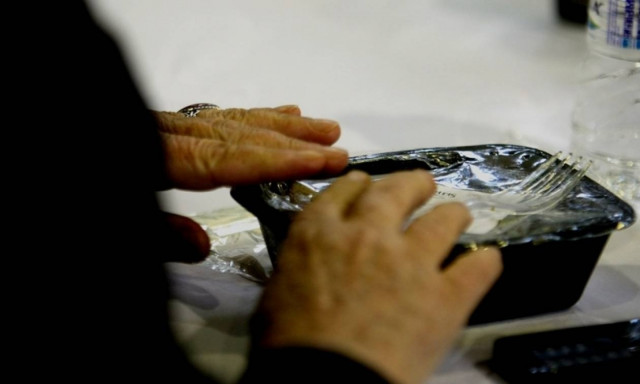 Πασχαλινό γεύμα αγάπης από το δήμο Πειραιά σε άστεγους