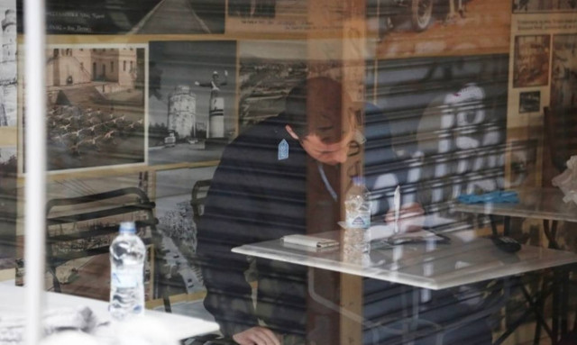 Αυτοκτόνησε άνδρας μέσα στο κατάστημά του στην οδό Πατησίων(pics)