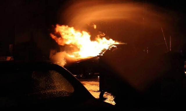 Ηράκλειο: Φωτιά σε γραφείο τελετών και Ι.Χ.