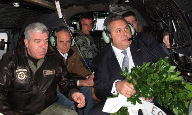 ΥΕΘΑ σε Λήμνο: Ρίψη στεφάνου στη μνήμη του Υποσμηναγού Σιαλμά (pics)