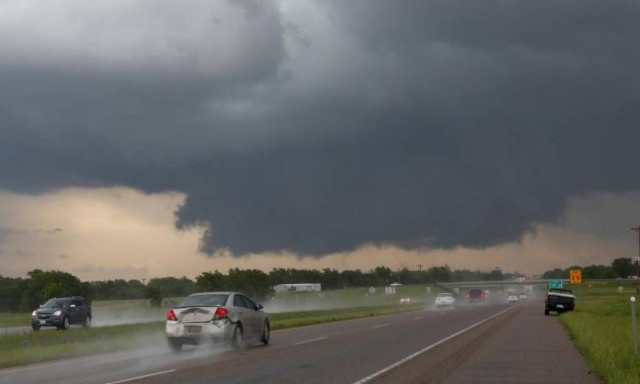 Ανεμοστρόβιλος έπληξε τις μεσοδυτικές πολιτείες των ΗΠΑ