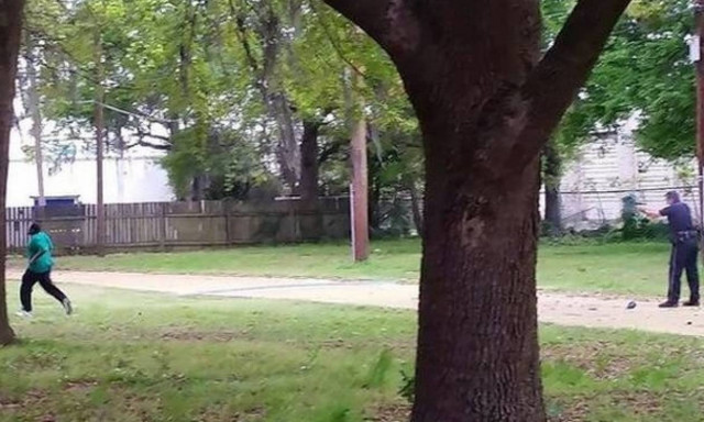 Δεύτερο βίντεο από την εν ψυχρώ δολοφονία του 50χρονου αφροαμερικανού