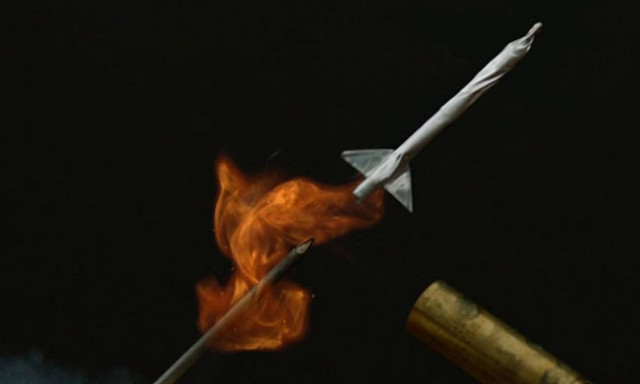 Πώς να φτιάξετε «πυραύλους» από σπίρτα (Video)