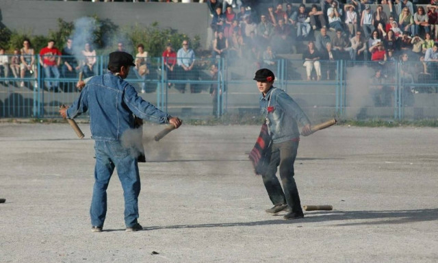 Το έθιμο του «σαϊτοπόλεμου» βάφτηκε με αίμα στην Μεσσηνία