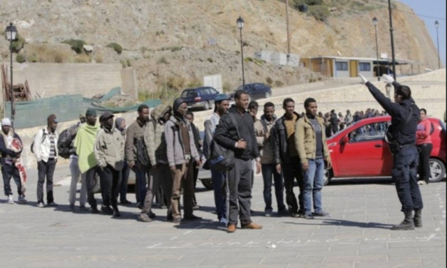 Στην Αθήνα οι μετανάστες της Γαύδου - Την Τρίτη η απολογία των διακινητών τους