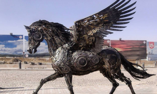 Εντυπωσιακά αγάλματα από μέταλλο! (Photos)