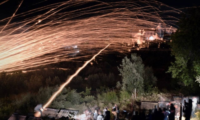 Χίος: Εντυπωσιακές φωτογραφίες από τον ρουκετοπόλεμο