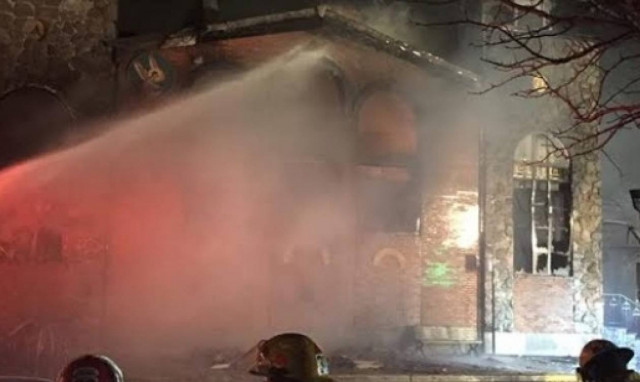 Μόντρεαλ: Πυρκαγιά κατέστρεψε την εκκλησία της Παναγίτσας (photos & video)