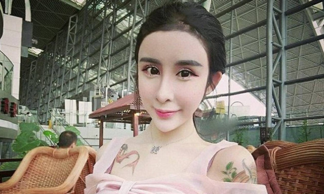 Έκανε πλαστική στα 15 της για να ξανακερδίσει τον πρώην της (pics)