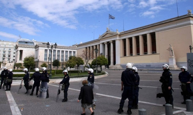 Τουρίστες οι Αλγερινοί που συνελήφθησαν έξω από την Πρυτανεία του ΕΚΠΑ